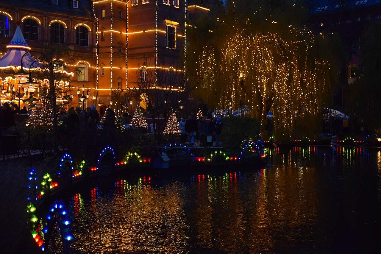 Kerstverlichting in Tivoli in Kopenhagen