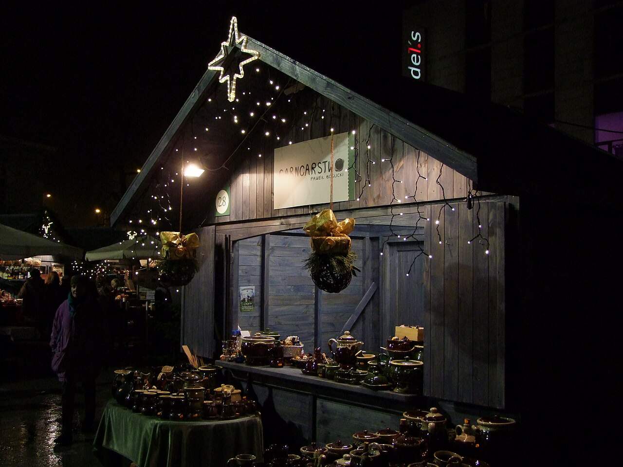 Verlicht kraampje op de kerstmarkt van Krakau